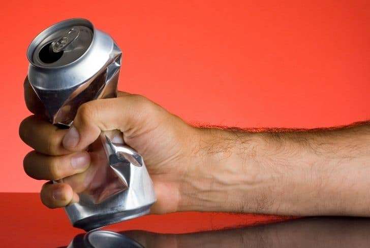 你能回收壓碎的罐頭嗎？